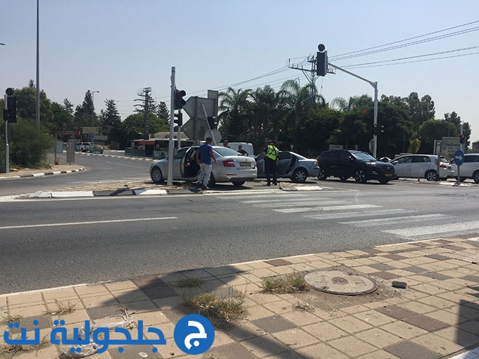 حادث طرق مدخل جلجولية واصابات متفاوته 